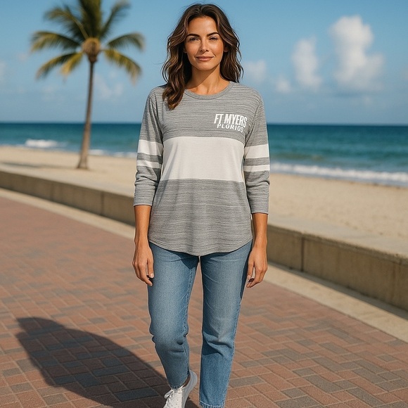 EUC Women’s Exist Ft Meyers Beach Florida Long Sleeve Shirt Gray/White Jersey - Picture 2 of 4